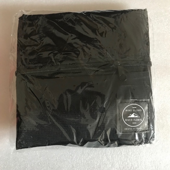 Black Carry-on Bag/Travel Bag/Foldable and Lightweight Duffel Bag - Picture 3 of 5